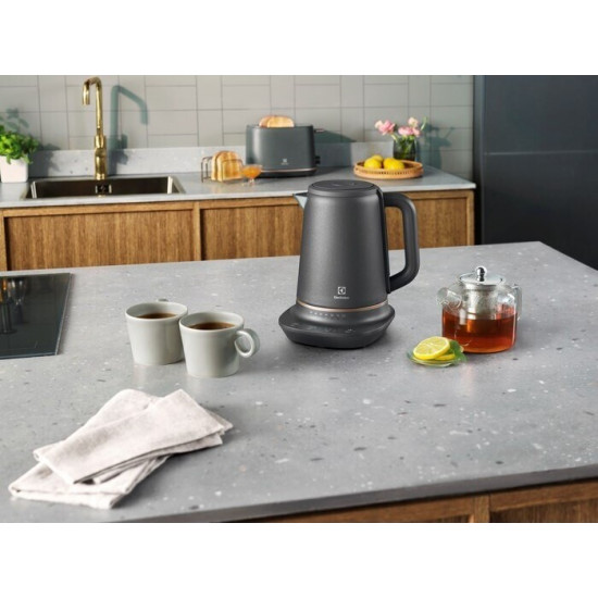 Електрочайник Electrolux E7K1-6BP