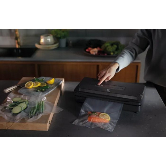 Вакуумний пакувальник Electrolux E6VS1-6AG